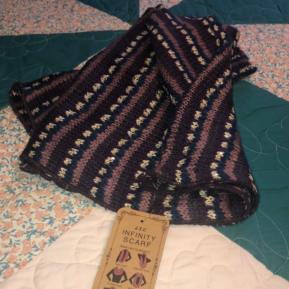 Purple, Mauve Infinity Scarf w/ small sequins NWT